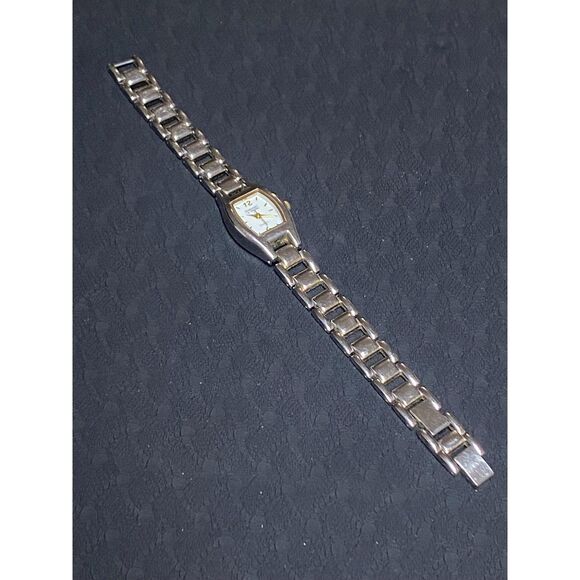 Ladies Embassy by Gruen Watch | Vintage Two-Tone Quartz | Silver & Gold - Picture 4 of 4